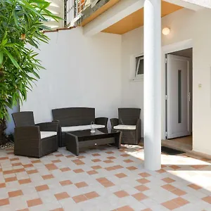 Mandic With Parking Apartamento